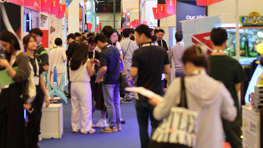 iaapa expo 2025 trade show floor aisle crowd