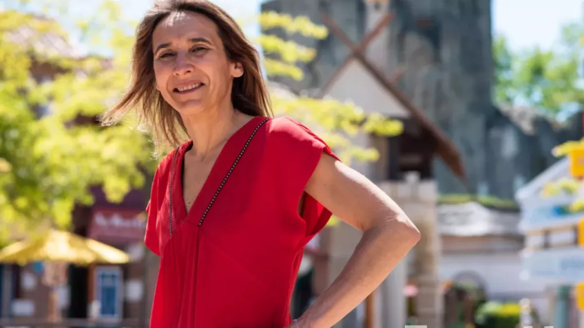Delphine Pons smiling in front of her park