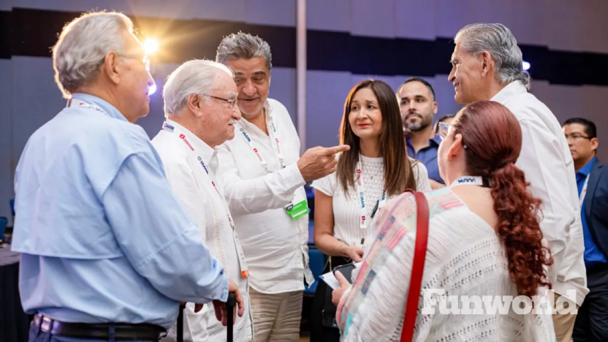 paulina reyes with summit attendees