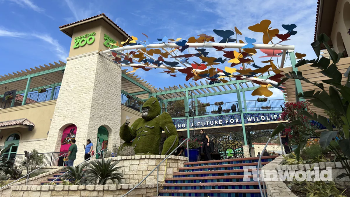 entrance gate of san antonio zoo