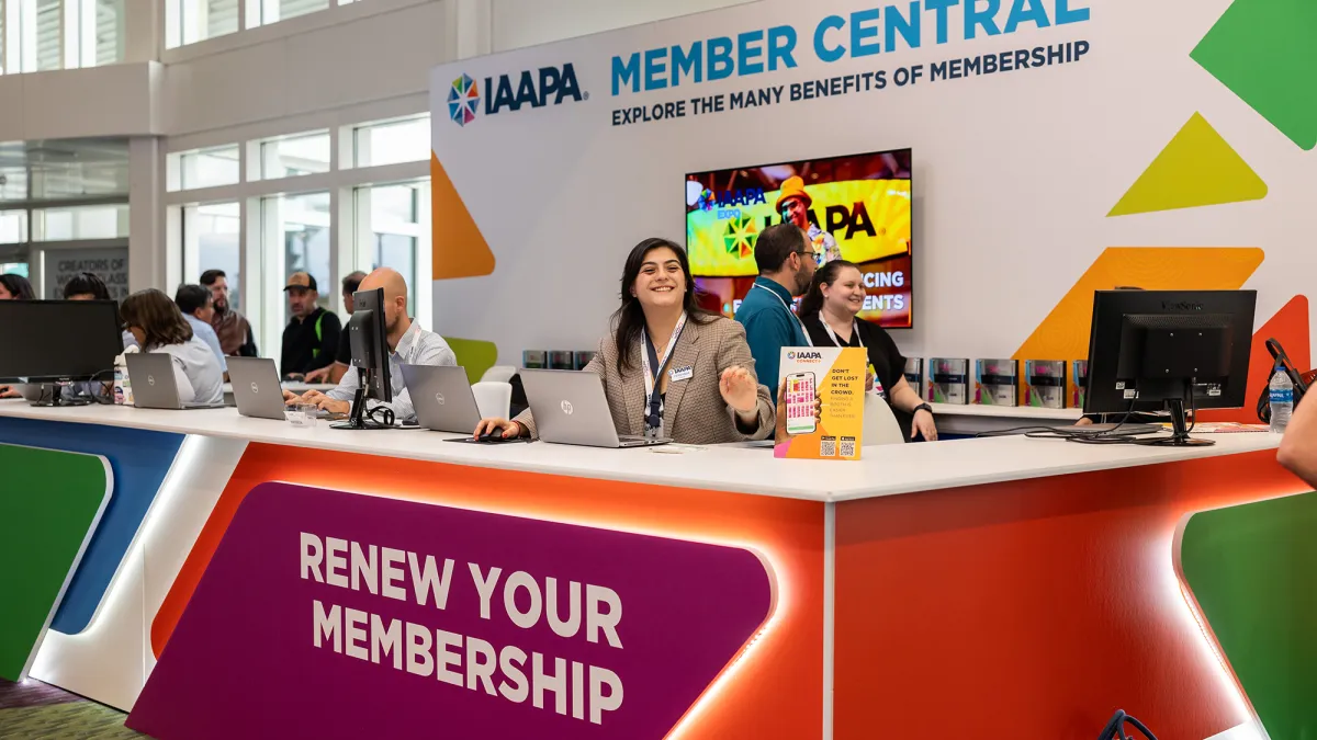 IAAPA Expo Member Central Desk