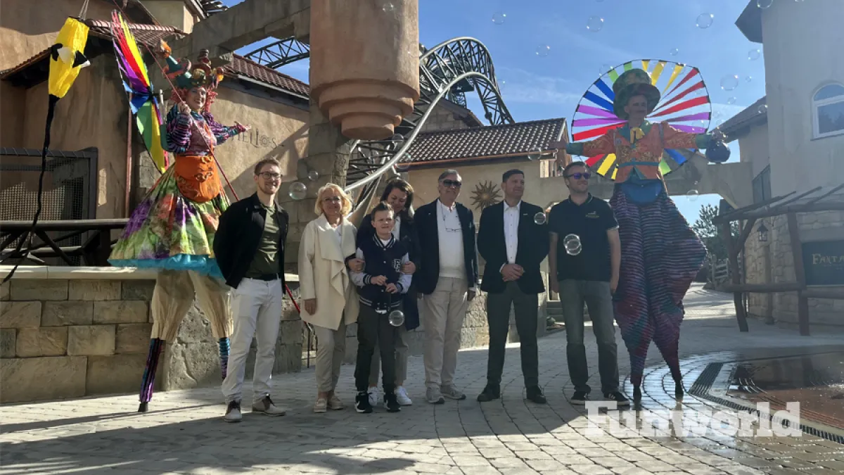 fantasialand. team group photo theme park land