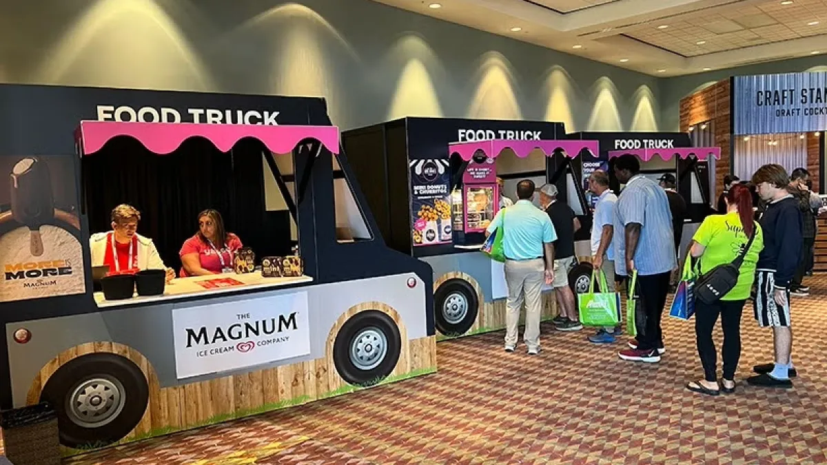 iaapa expo street market