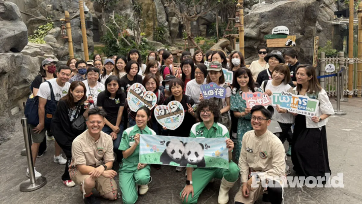 ocean park group photo pandas