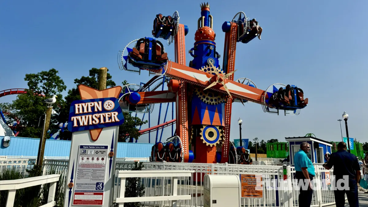 six-flags-great-adventure-shoreline-pier-hypno-twister.jpg