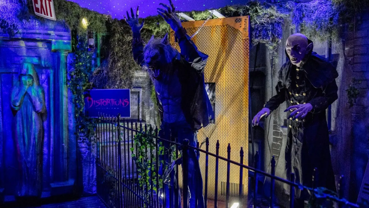 IAAPA Expo Haunted Grounds Display