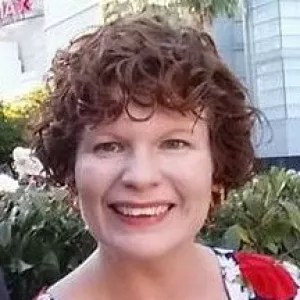 corrie pelc headshot