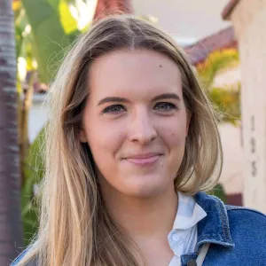 carly neil headshot