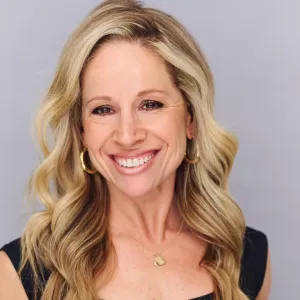 Amy Cannon Headshot