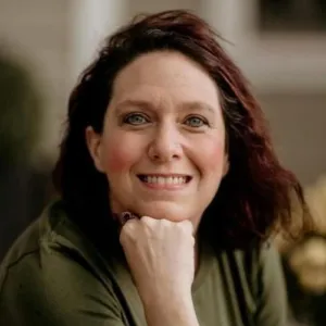 dawn alcott headshot