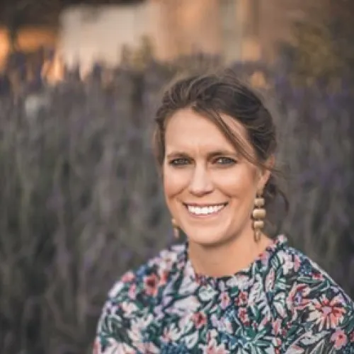 Photo of Gisela Keyser smiling to camera
