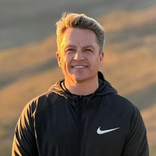 Photo of Jonathan Goosen smiling to camera 