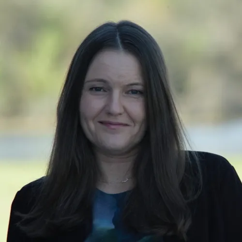 Vicki Evans Headshot