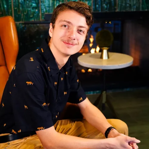 Asher Raymond Headshot