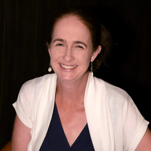 Cynthia Lyon Headshot