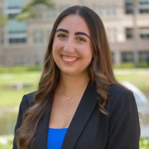 Alyssa Miragliotta headshot