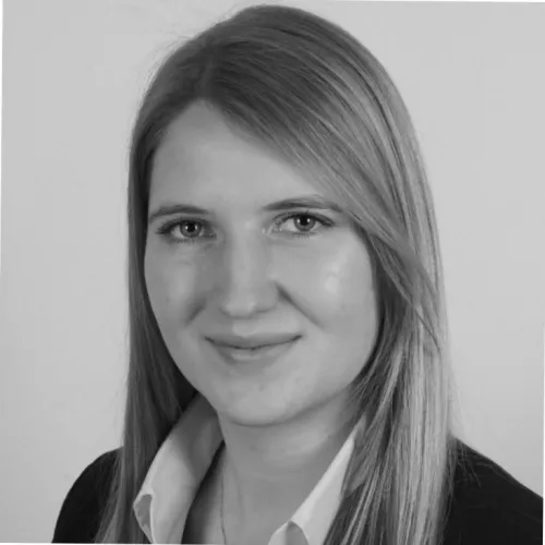 Silvana Gabler Headshot