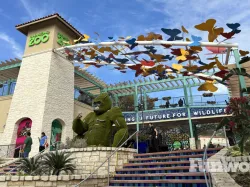 entrance gate of san antonio zoo