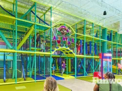 chuck e cheese adventure world