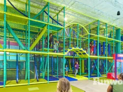 chuck e cheese adventure world