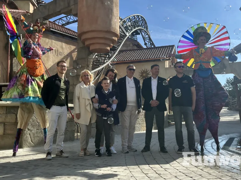 fantasialand. team group photo theme park land
