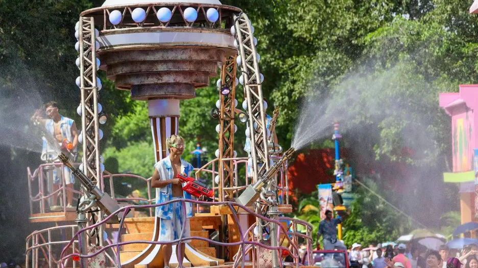 Chimelong summer prade float