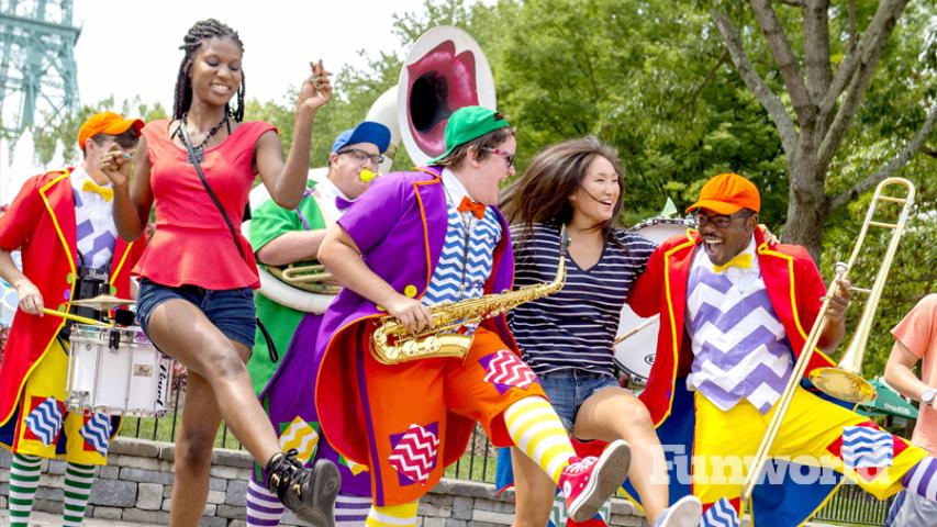 kings dominion clown parade