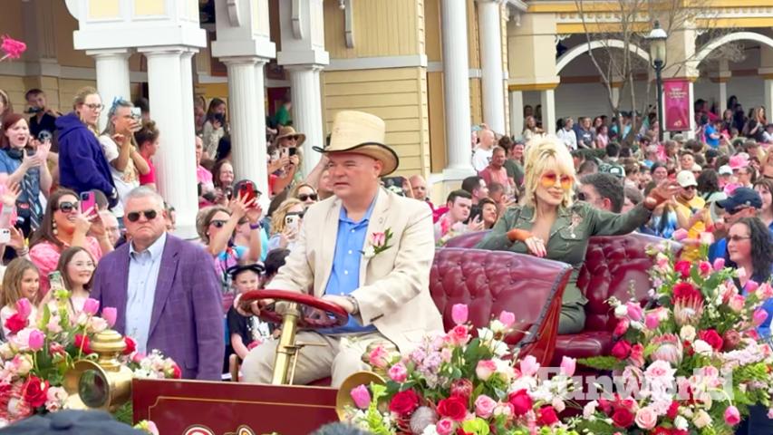 dolly parton at dollywood opening day parade by theater